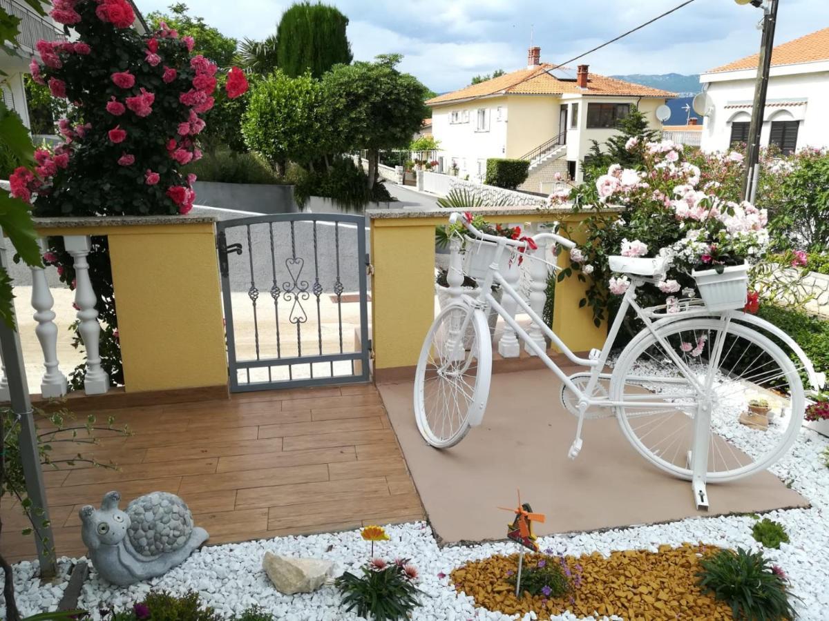 Apartment And Room Hudoletnjak Šilo Εξωτερικό φωτογραφία