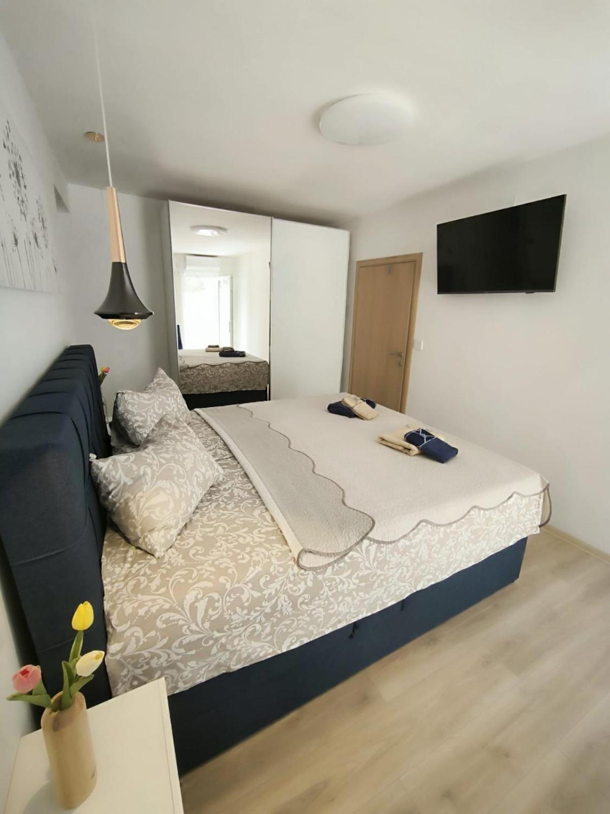 Apartment And Room Hudoletnjak Šilo Δωμάτιο φωτογραφία